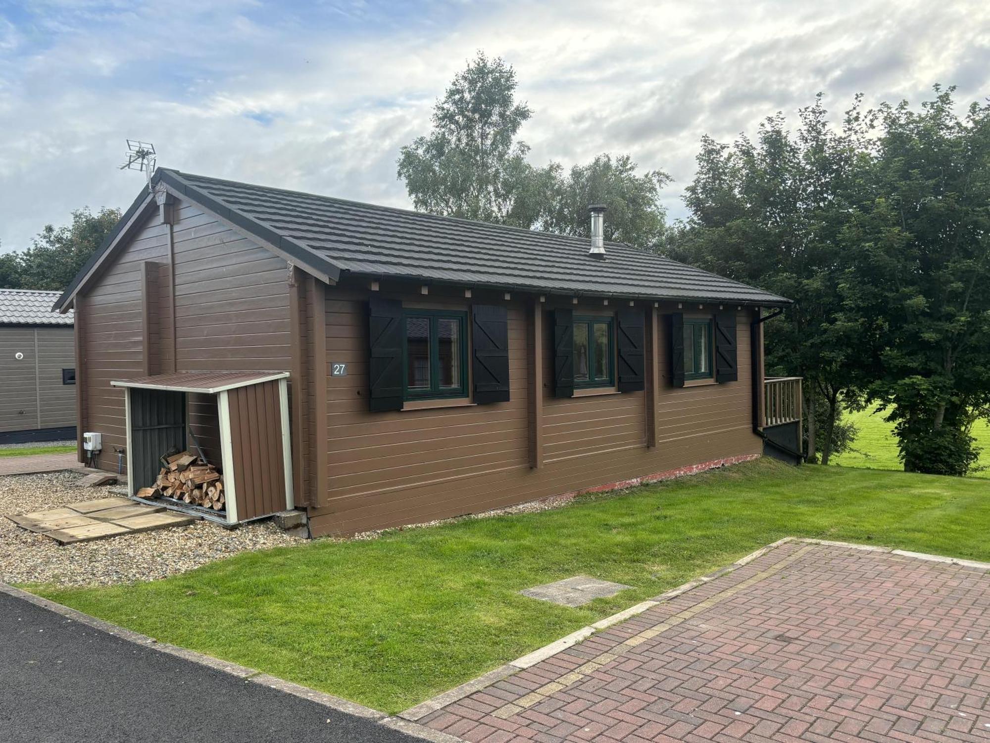 Rustic Lodge Retreat At Riverview Holiday Park Newcastleton Экстерьер фото