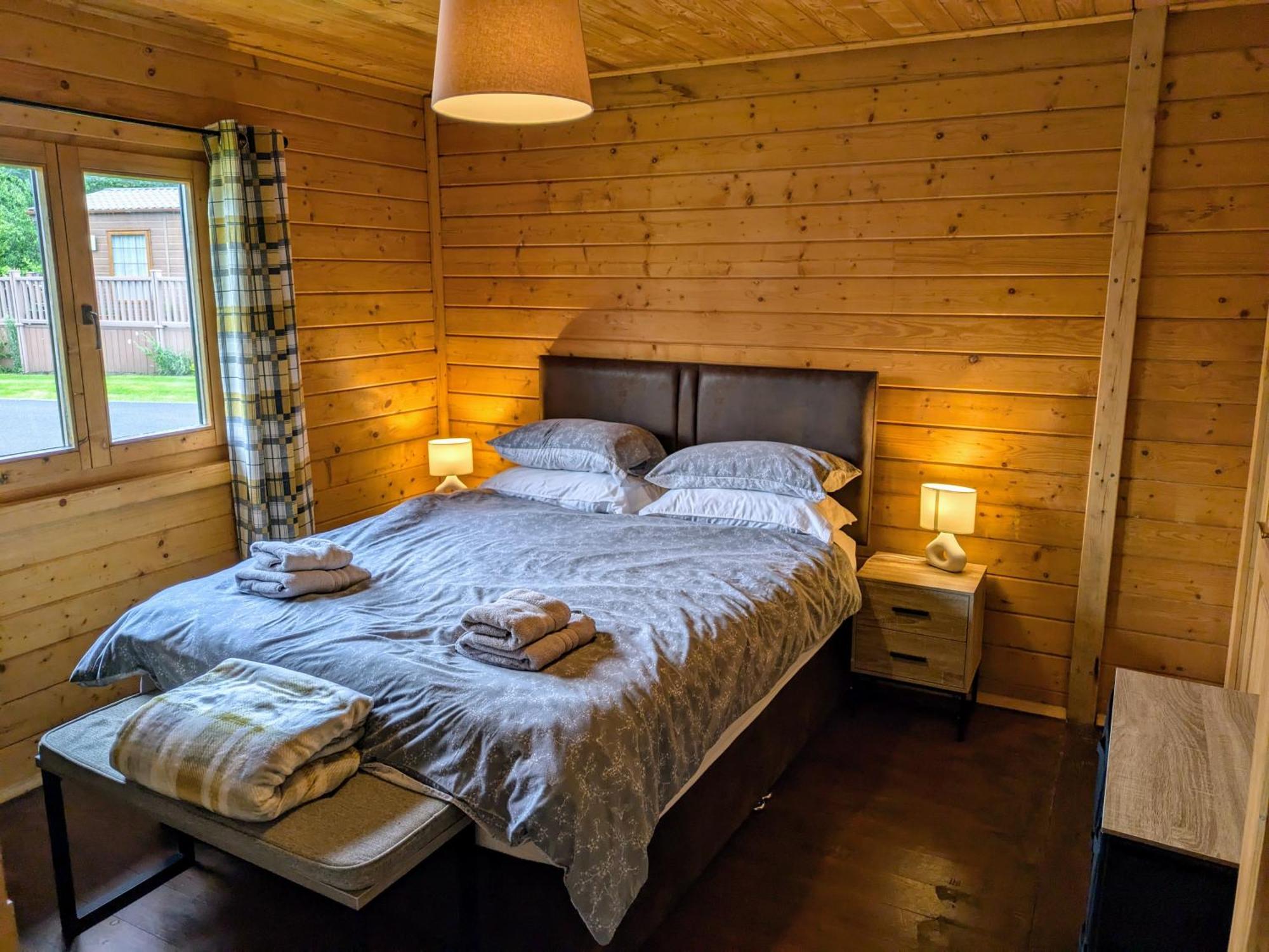 Rustic Lodge Retreat At Riverview Holiday Park Newcastleton Экстерьер фото