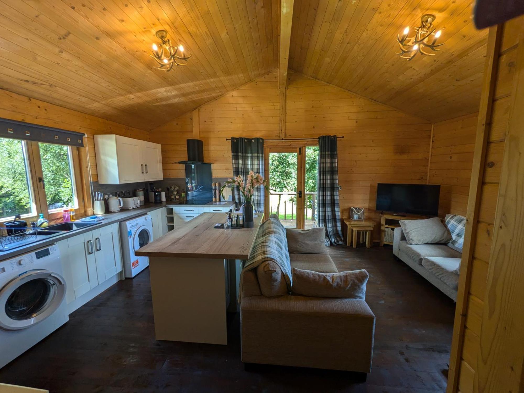 Rustic Lodge Retreat At Riverview Holiday Park Newcastleton Экстерьер фото